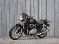 TRIUMPH THRUXTON 900