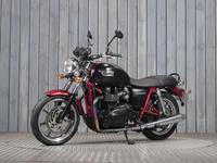 TRIUMPH BONNEVILLE 900