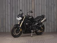 TRIUMPH STREET TRIPLE 675