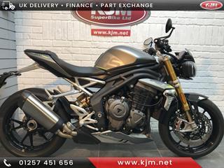 TRIUMPH SPEED TRIPLE 1200 RS 