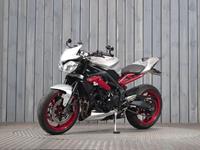 TRIUMPH STREET TRIPLE 675