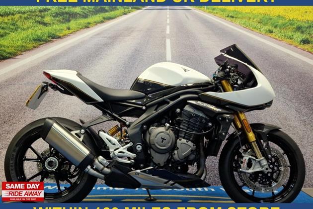 TRIUMPH SPEED TRIPLE 1200 RR