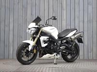 TRIUMPH STREET TRIPLE 675