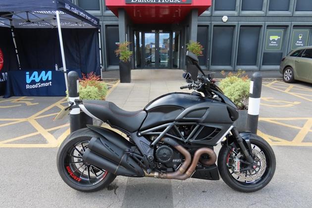 DUCATI DIAVEL CARBON