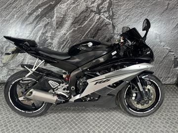 YAMAHA R6