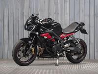 TRIUMPH STREET TRIPLE 675