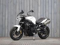 TRIUMPH STREET TRIPLE 675