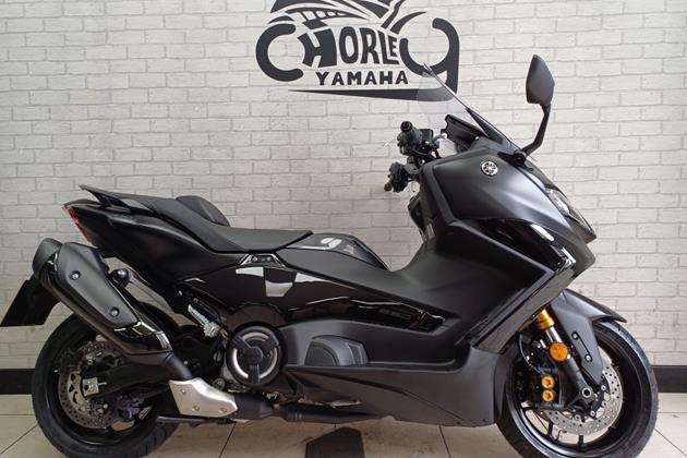 YAMAHA TMAX 560