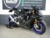 YAMAHA R1M