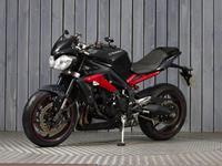 TRIUMPH STREET TRIPLE 675