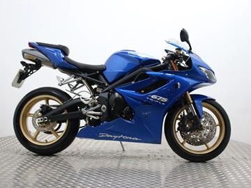 TRIUMPH DAYTONA 675