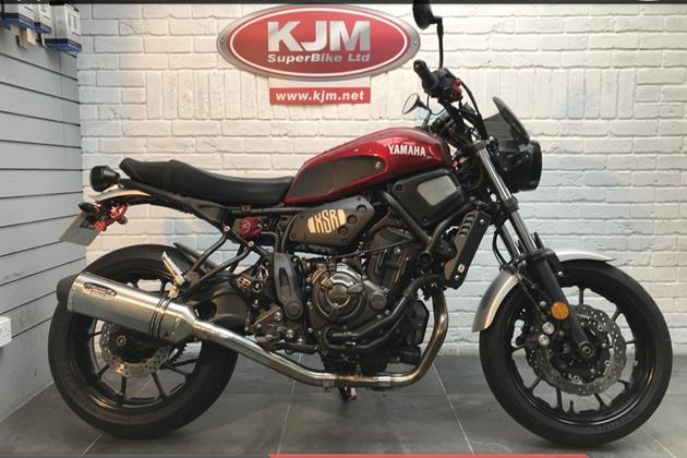 YAMAHA XSR700