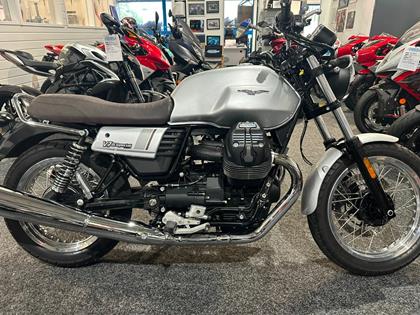 MOTO-GUZZI V7