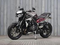 TRIUMPH STREET TRIPLE 765 RS