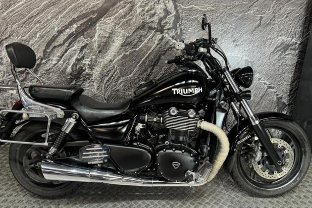 TRIUMPH THUNDERBIRD 1700