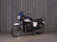 TRIUMPH BONNEVILLE 900