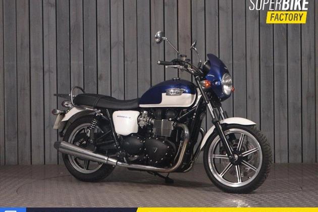 TRIUMPH BONNEVILLE 900