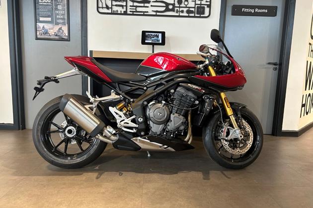 TRIUMPH SPEED TRIPLE 1200 RR