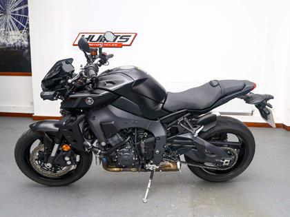 YAMAHA MT-10