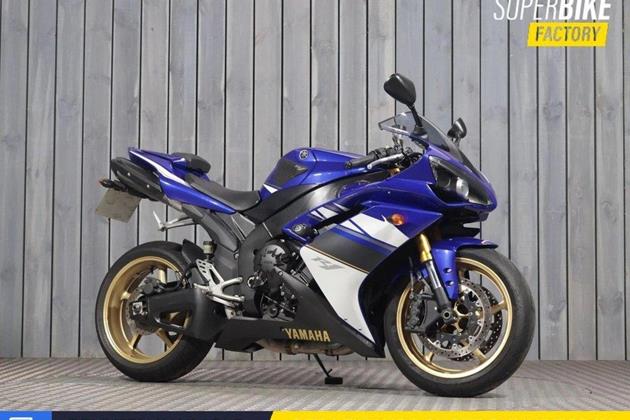 YAMAHA R1