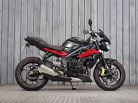 TRIUMPH STREET TRIPLE 675