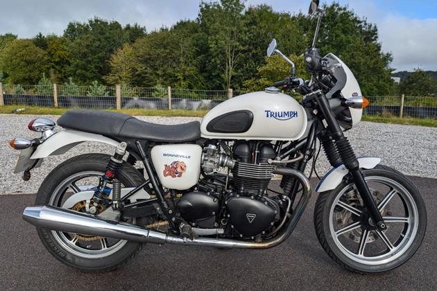 TRIUMPH BONNEVILLE SE