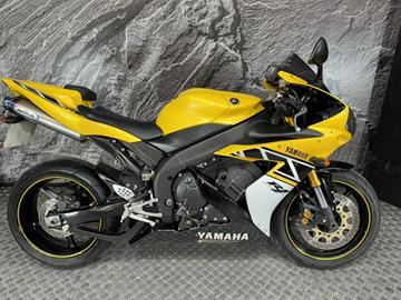 YAMAHA R1