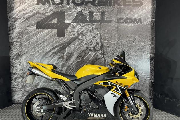 YAMAHA R1