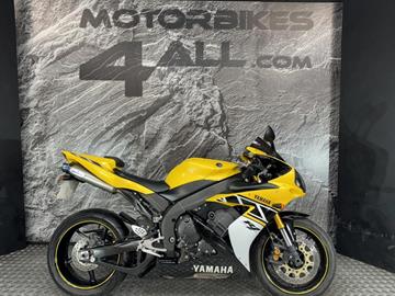 YAMAHA R1