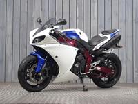 YAMAHA R1