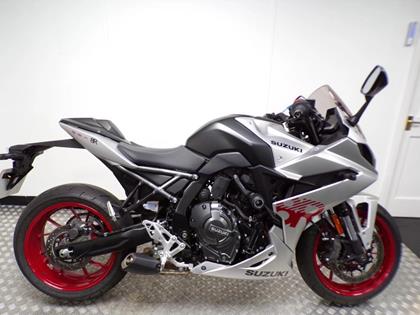 SUZUKI GSX-8R