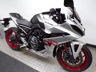 SUZUKI GSX-8R 