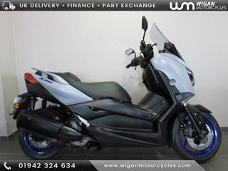 YAMAHA XMAX 300 