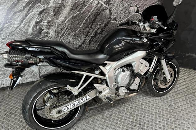 YAMAHA FZ6