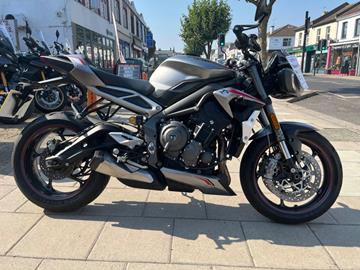 TRIUMPH STREET TRIPLE 765 RS