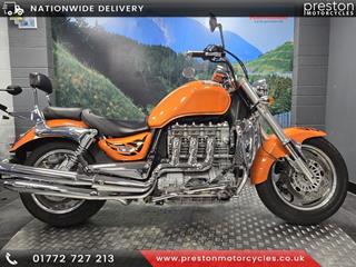 TRIUMPH ROCKET III CLASSIC 