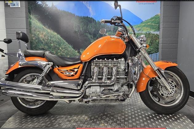 TRIUMPH ROCKET III CLASSIC