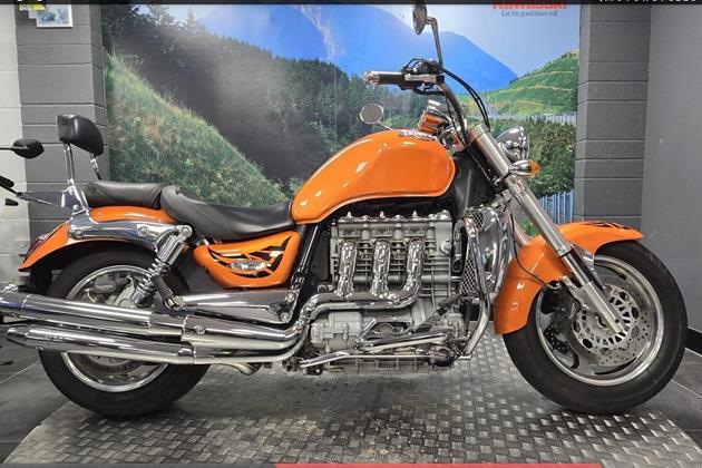 TRIUMPH ROCKET III CLASSIC