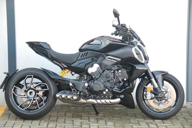 DUCATI DIAVEL V4