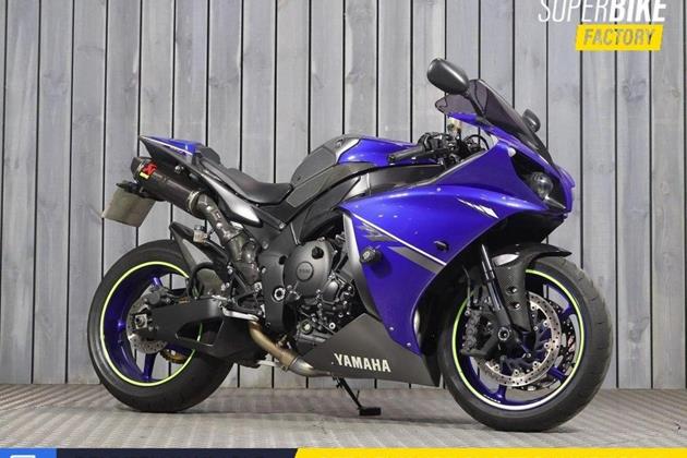 YAMAHA R1