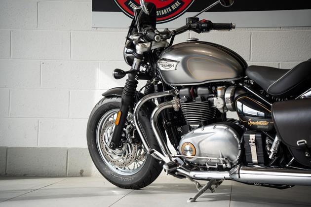 TRIUMPH SPEEDMASTER 1200