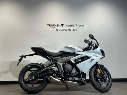 TRIUMPH DAYTONA 660