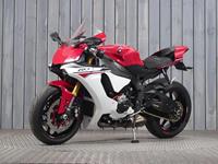 YAMAHA R1