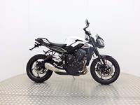 TRIUMPH STREET TRIPLE 675