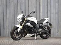 TRIUMPH STREET TRIPLE 675