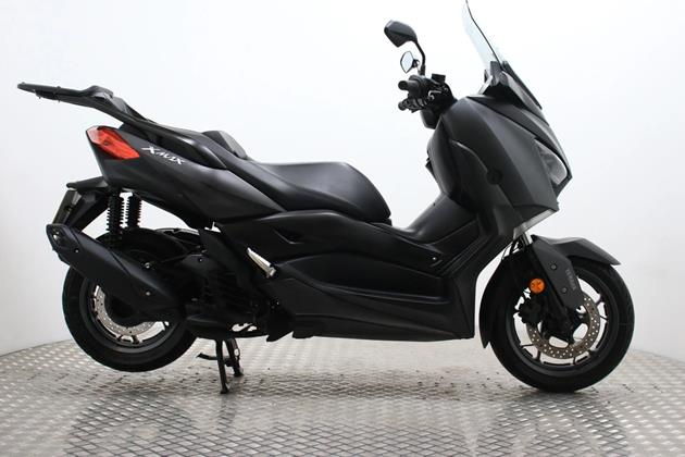 YAMAHA XMAX 125