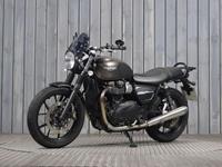 TRIUMPH STREET TWIN