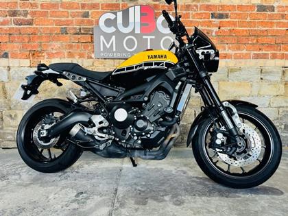 YAMAHA XSR900