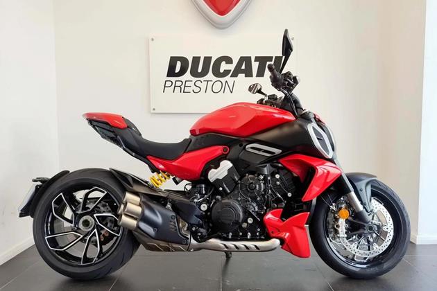 DUCATI DIAVEL V4