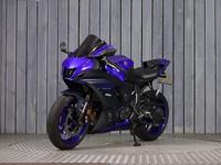 YAMAHA R7